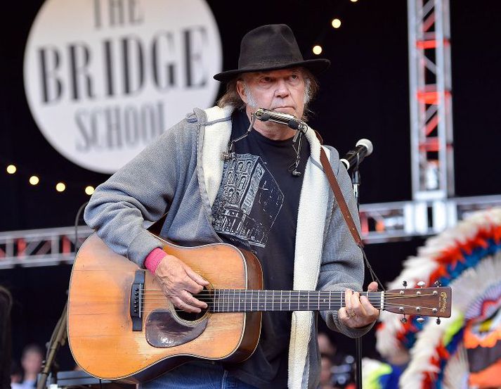 Neil Young ætlar að nýta nýju Laugardalshöllina til æfinga fyrir tónleikaferðalagið.