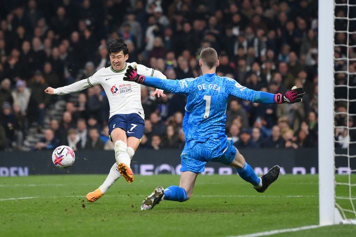 Heung-Min Son jafnar metin fyrir Tottenham.
