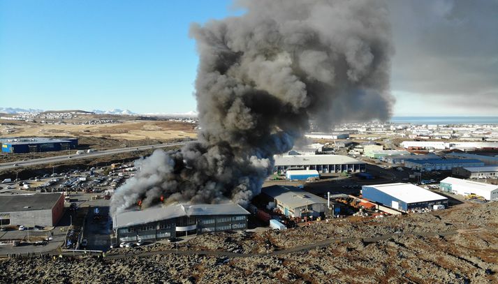 Frá stórbrunanum í Garðabæ.