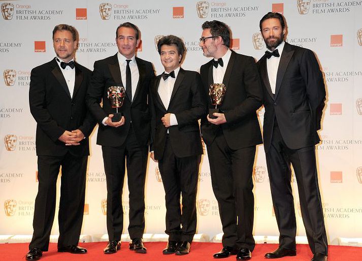 The Artist með stærstu verðlaunin Jean Dujardin, Thomas Langmann og Michel Hazanavisius stilltu sér upp með þeim Russel Crowe og Hugh Jackman.