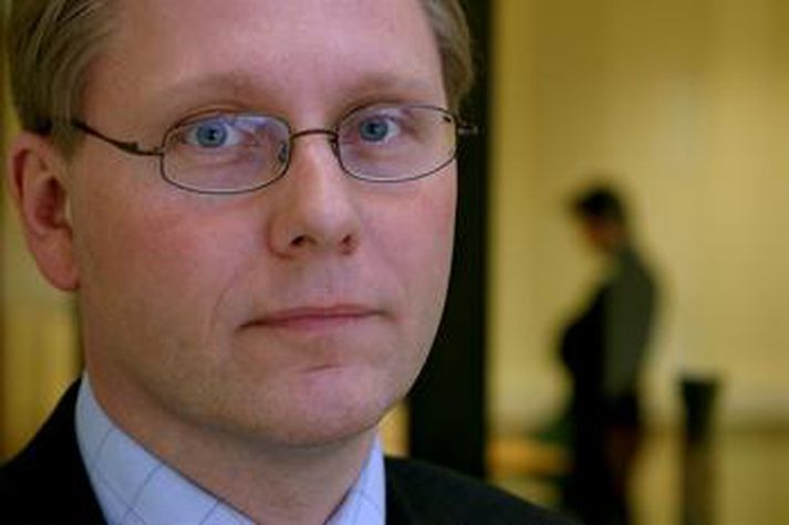 Fyrirtækin hafa tapað á verðbólgunni en kaupmáttur almennings aukist, því væri nær að fyrirtækin segðu upp kjarasamningum en launþegar segir framkvæmdastjóri Samtaka atvinnulífsins.