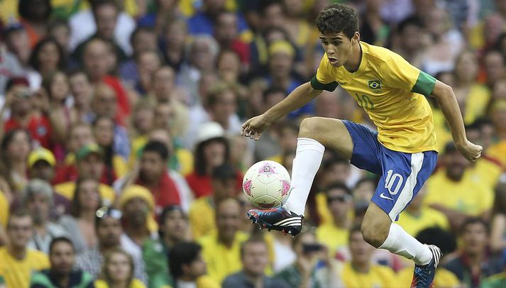 Oscar í leik með Brasilíumönnum.