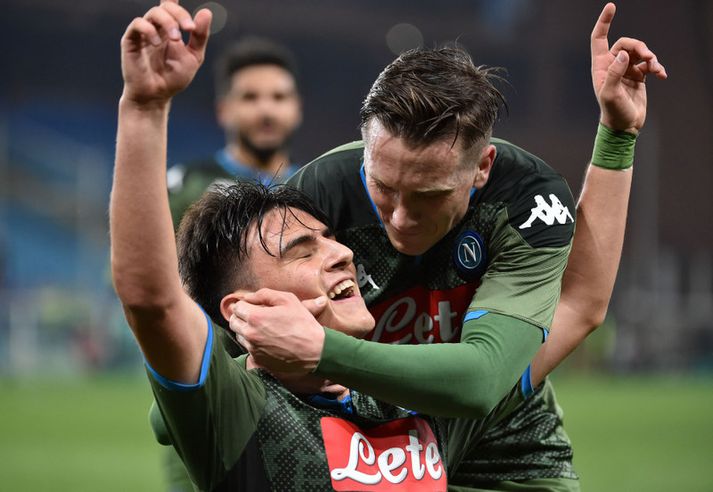 Eljif Elmas fagnar marki sínu fyrir Napoli í gær.