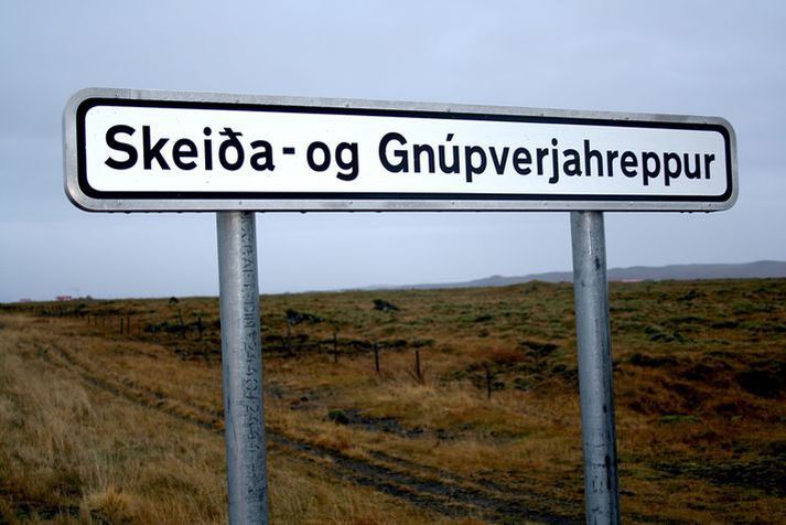 L-listinn hlaut þrjá menn kjörna en E-listi Uppbyggingar tvo.