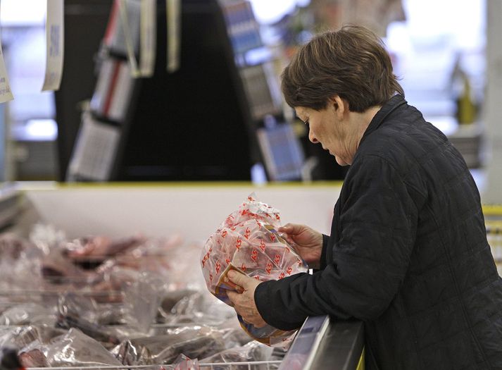 Tollkvótar verða áfram við lýði en Samkeppniseftirlitið hefur lagt til að það kerfi verði aflagt þar sem það gefi ekki nægilega góða raun fyrir neytendur.