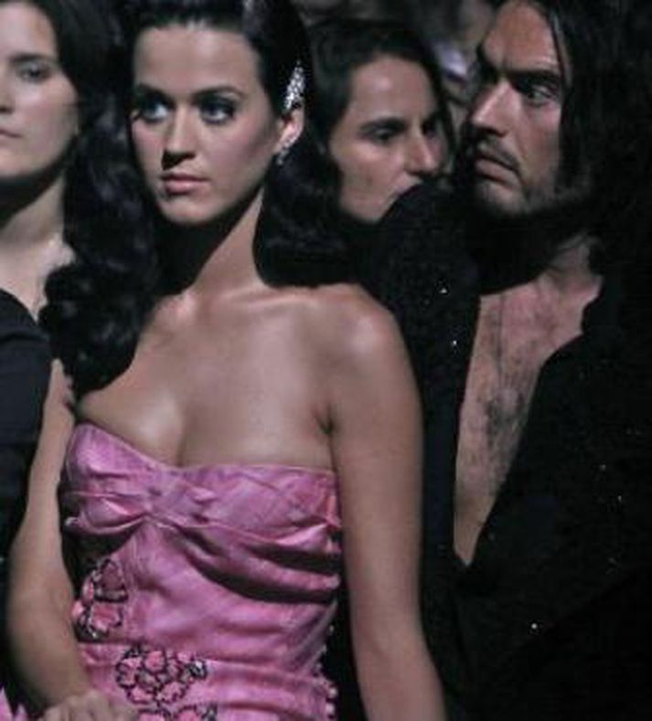 Katy og Russel. Katy gerði allt vitlaust á síðasta ári með laginu I Kissed a Girl. Mynd/AFP