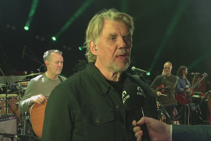 Helgi Björnsson ræddi við Odd Ævar fréttamann.  Streymið hefst kl. 21:00 laugardaginn 22. nóvember og er aðgengilegt á Sýn, Símanum og Livey.