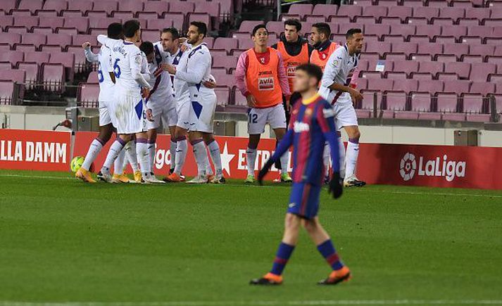 Eibar fagnar markinu á Nou Camp sem skilaði liðinu einu stigi.