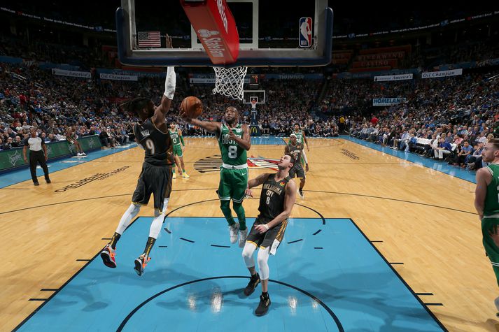 Kemba Walker skoraði 27 stig þegar Boston Celtics sigraði Oklahoma City Thunder.