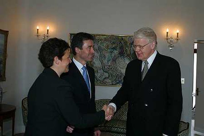 Anders Fogh Rasmussen hittir Ólaf Ragnar Grímsson forseta á Bessastöðum árið 2003.