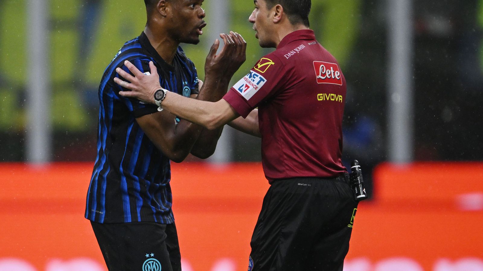 Inter mis­steig sig aftur og þjálfarinn fékk rautt