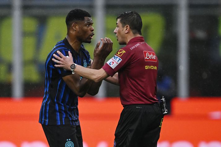 Denzel Dumfries taldi að Kamaldeen Sulemana hefði brotið á sér í aðdraganda jöfnunarmark Atalanta gegn Inter.