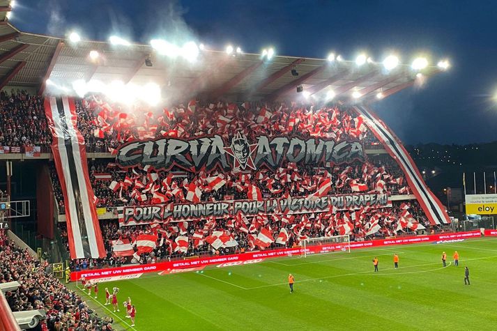 Þrátt fyrir atvikin á leiknum var mikil stemmning á meðal stuðningsmanna Standard Liege.