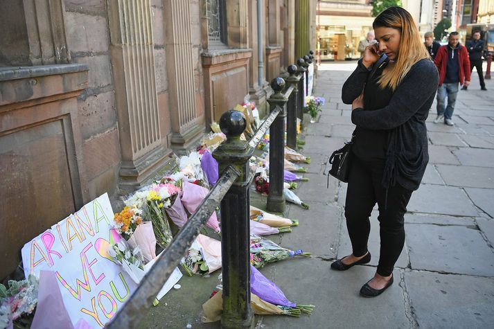 Fórnarlamba árásarinnar var minnst víða í Manchester í dag.