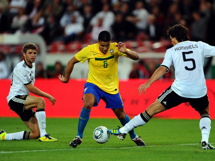 Andre Santos.