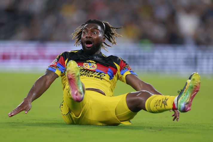 Allan Saint-Maximin yfirgaf Mexíkó eftir að börnin hans urðu fyrir kynþáttaníði. Hann segist sjálfur hafa lært að berjast gegn árásum en það á ekki við börnin hans.