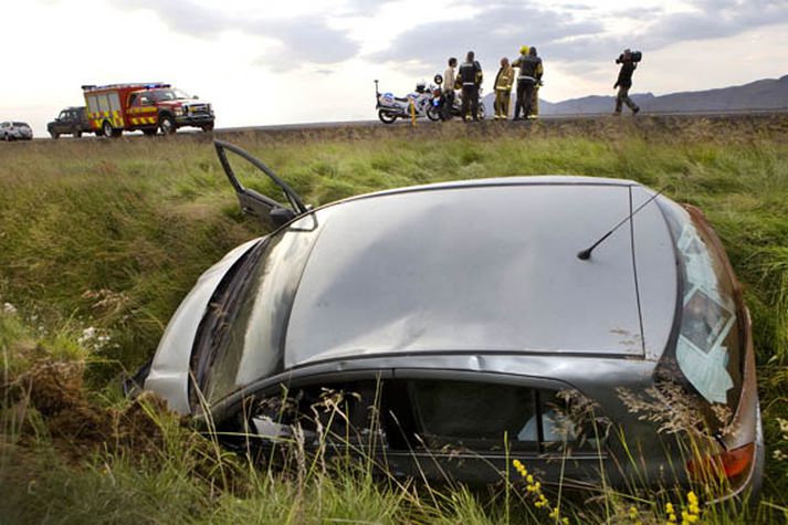 Tólf manns létust í tólf umferðarslysum á árinu 2011 en helmingur þeirra voru 17 ára og yngri, en það telst óvenju hátt hlutfall miðað við undanfarin ár.