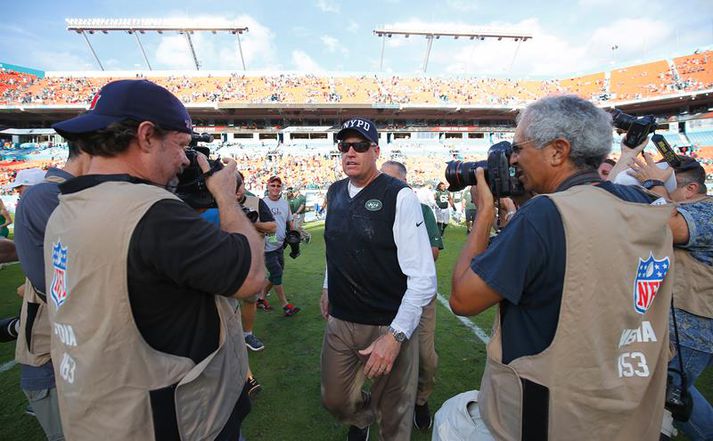 Rex Ryan gengur af velli í síðasta sinn sem þjálfari NY Jets.