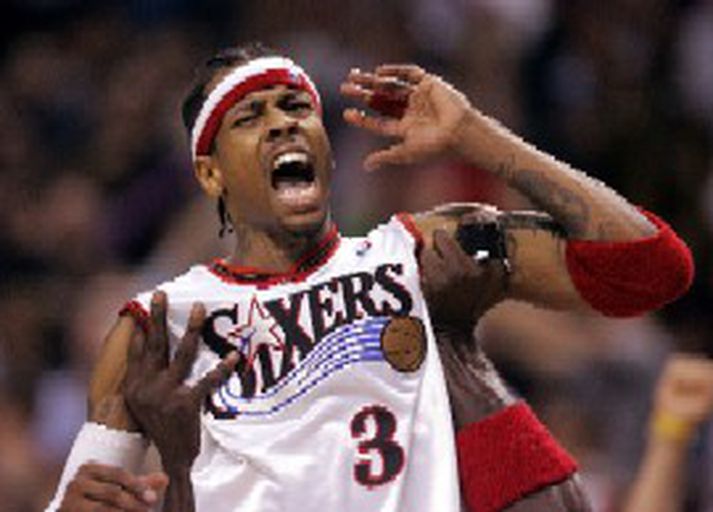 Allen Iverson skoraði 42 stig gegn Toronto í nótt og hitti óvenju vel, nýtti 16 af 26 skotum sínum og gaf 7 stoðsendingar