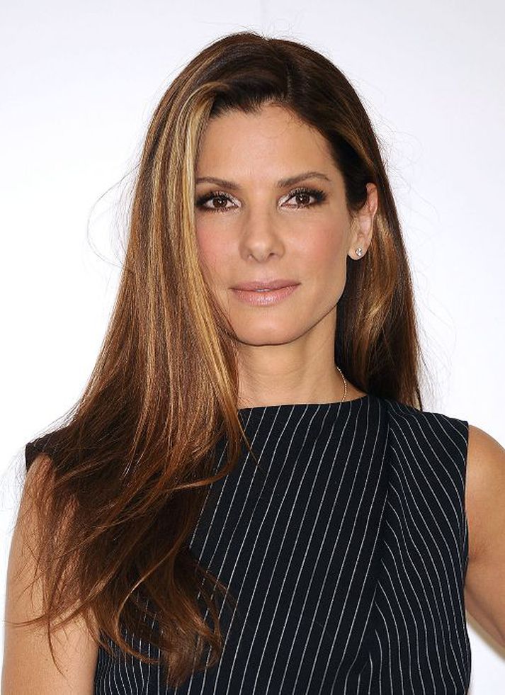 Óskarsverðlaunahafinn Sandra Bullock er hálfþýsk og talar lýtalausa þýsku. Móðir hennar, Helga Meyer, var þýsk óperusöngkona og söngkennari og ferðaðist Bullock gjarnan með henni er hún tók að sér verkefni í Evrópu. Bullock dvaldi oft hjá ömmu sinni og frænku í Nürnberg og náði þá fullkomnum tökum á þýskunni.