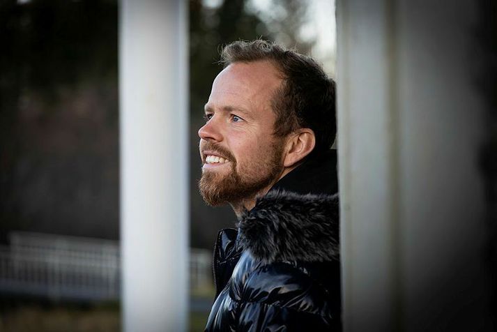 Helgi Jean Claessen býr í kakókastalanum sínum og heldur úti hlaðvarpinu Hæ hæ.