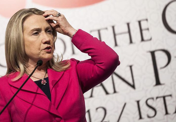 Hillary Clinton, líklegasti forsetaframbjóðandi demókrata, mælist með minna fylgi en repúblikanar í þremur lykilfylkjum.