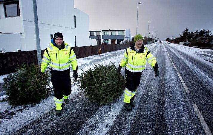 Ágúst Fannar Leifsson og Ingi Du Phuc að störfum á Lindarbraut í gærmorgun.