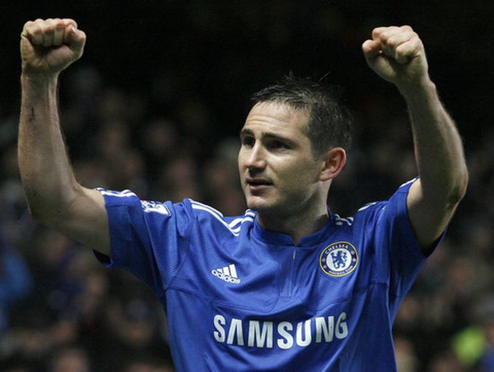 Frank Lampard fagnar markinu sínu í kvöld.