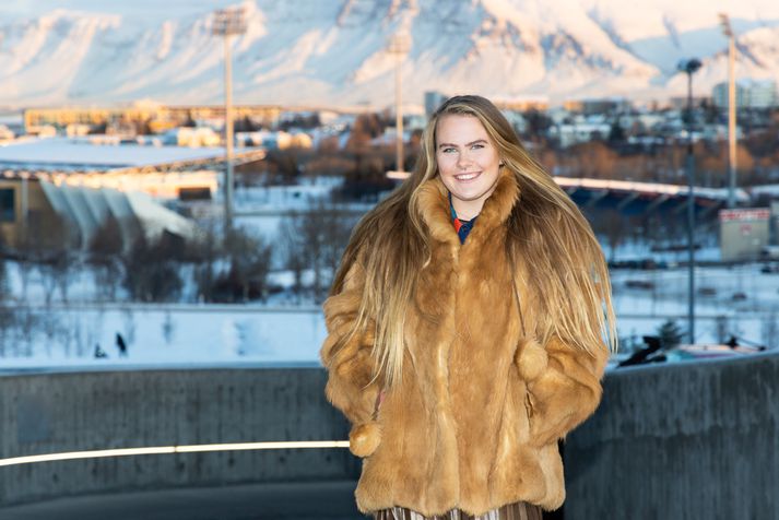 Íris Ösp Heiðrúnardóttir segir að allir ættu að gefa sér tíma fyrir jóga og slökun. 