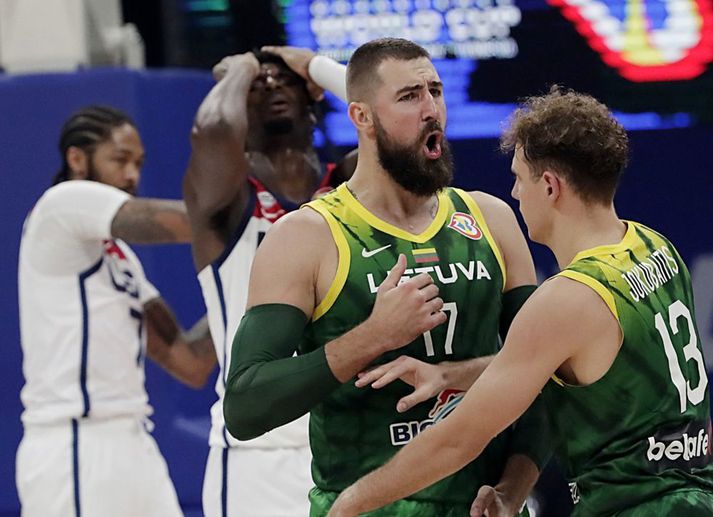 Jonas Valanciunas fór fyrir sínum mönnum í dag