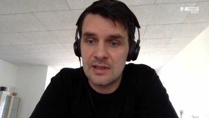 Arnór Atlason reif upp Skype og ræddi við strákana í Sportinu í dag.
