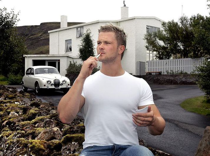 Egill hyggst kenna þjóðinni mannasiði sína í sjónvarpi á næsta ári.