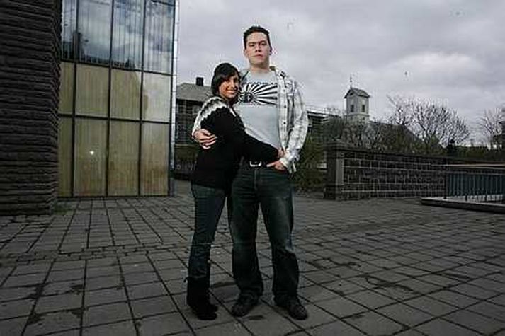 Lucia Celeste Molina Sierra og Birnir Orri Pétursson vilja bætur frá Kastjósi vegna umfjöllunar um veitingu ríkisborgararéttar til Luciu.