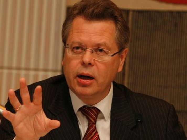 Már Guðmundsson seðlabankastjóri gat lent í Keflavík eftir allt saman.