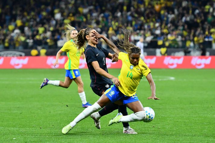 Brasilía fékk dæmt á sig átta rauð spjöld í gær gegn Bandaríkjunum í vináttulandsleik.