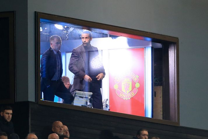 Paul Scholes og Rio Ferdinand sást hér horfa á leik Manchester United á Old Trafford.