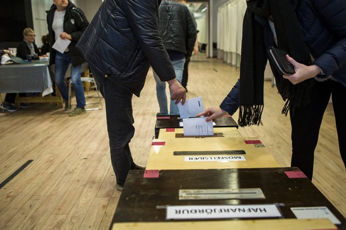 Um allt land er verið að mynda nýja meirihluta. Ferlið er misjafnlega flókið eftir sveitarfélögum.