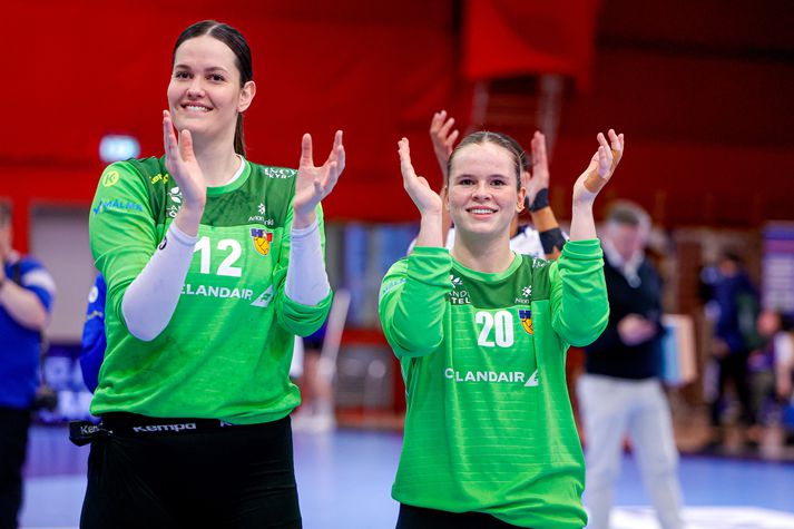 Hafdís Renötudóttir og Sara Sif Helgadóttir mynda markmannstvíeyki Íslands á HM. 