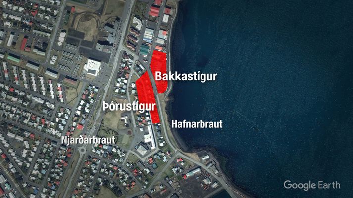 Íbúar sem búa innan 400 metra radíusar þurfa að halda sig innandyra frá klukkan 16:00.