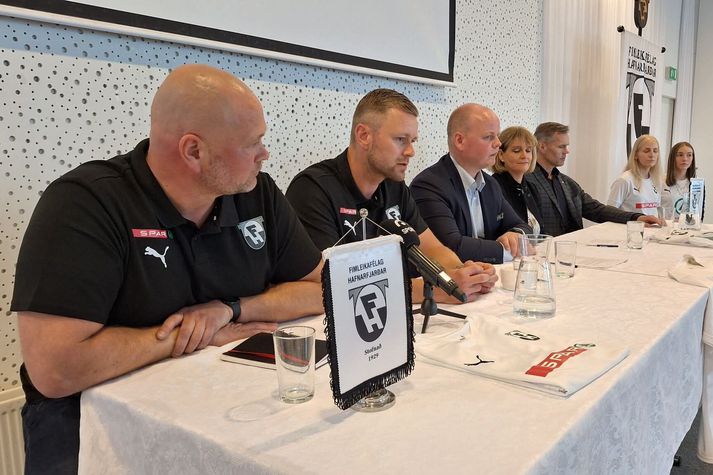 Formleg hlutverkaskipti þjálfaranna urðu á blaðamannafundi FH.