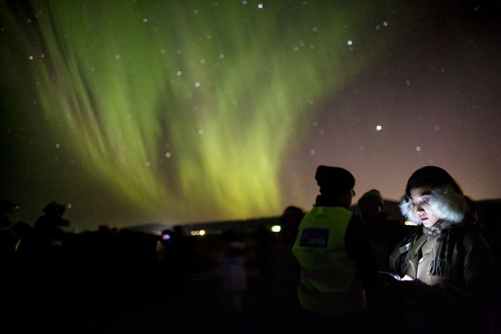 Stór segulstormur skellur á jörðinni um þessar mundir.