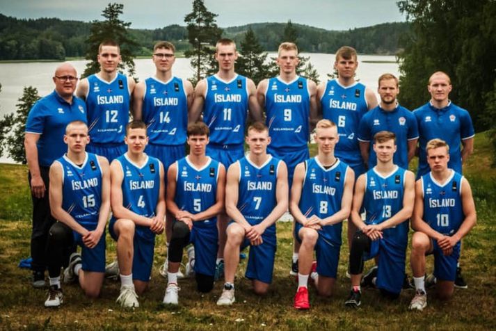 Íslenska U-18 ára liðið.