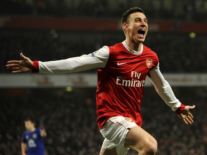 Laurent Koscielny fagnar sigurmarki sínu.