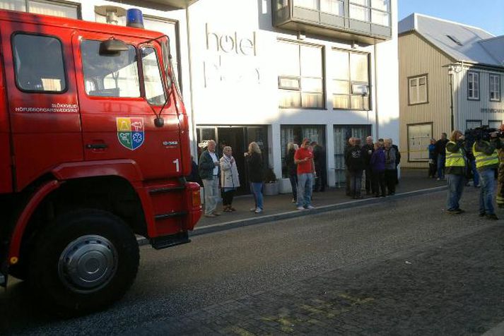 Fyrir utan Hótel Plaza í morgun