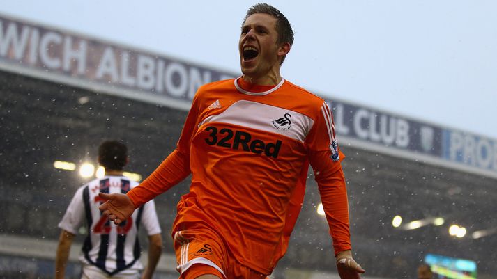 Gylfi Þór Sigurðsson fagnar hér markinu sem hann skoraði fyrir Swansea um helgina gegn WBA.