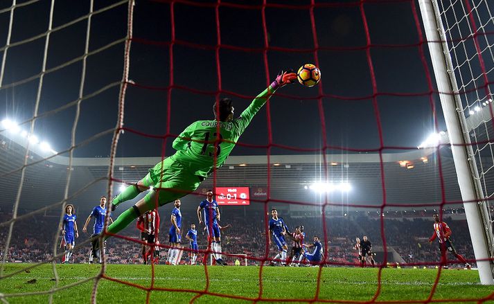 Courtois ver frábærlega frá Patrick van Aanholt.