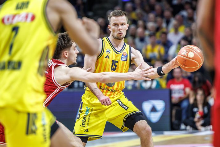 Martin Hermannsson og félagar í Alba Berlin eru búnir að vinna tvo oddaleiki í þessari úrslitakeppni.