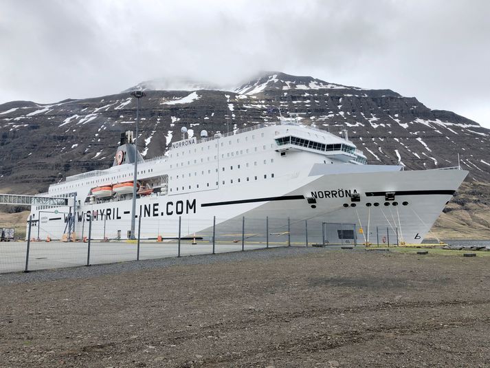 Efnin voru flutt til landsin smeð Norrænu.