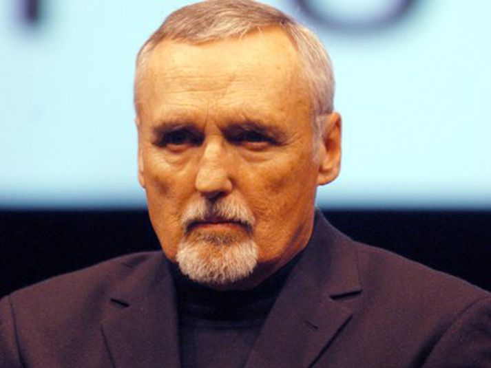 Dennis Hopper lést 74 ára gamall á heimili sínu í dag.