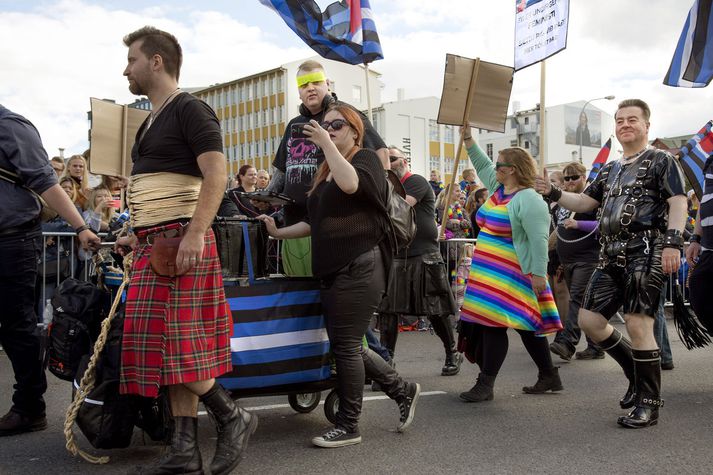 Að vanda tók fjöldi fólks þátt í Gleðigöngunni sem fram fór síðastliðinn laugardag, þar á meðal fulltrúar BDSM á Íslandi.